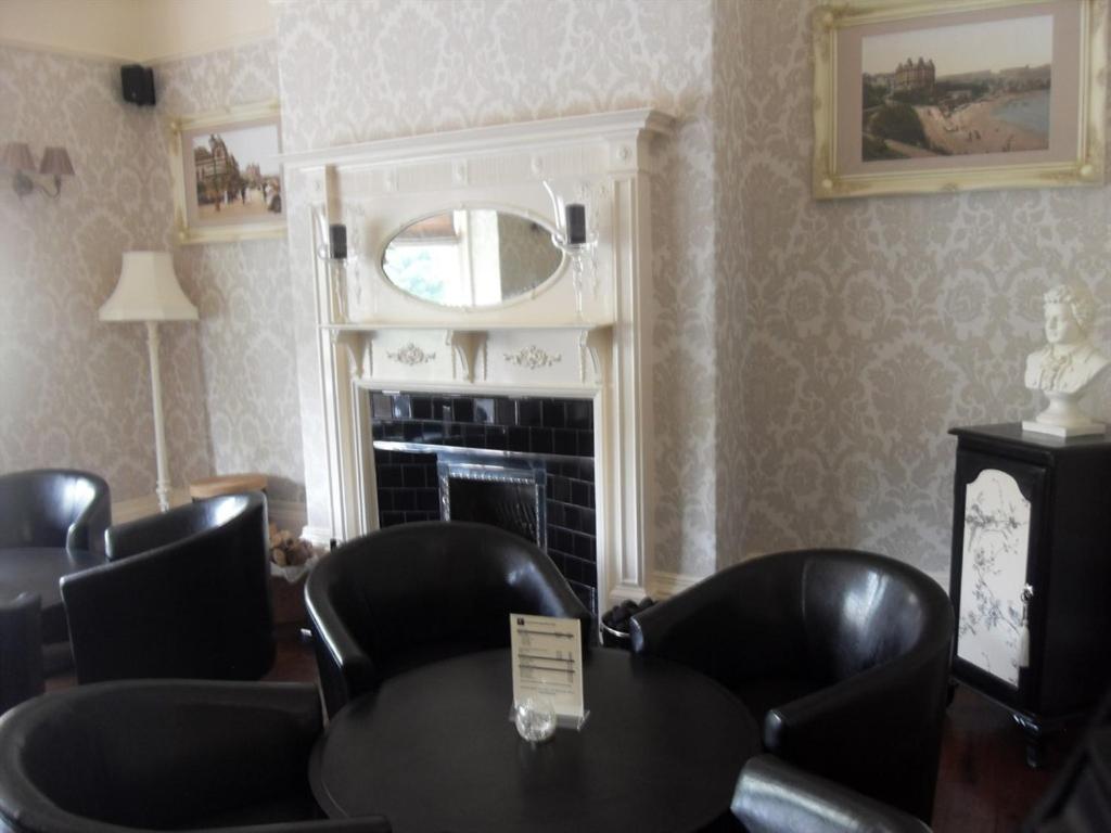 Powys Lodge Scarborough Bagian luar foto