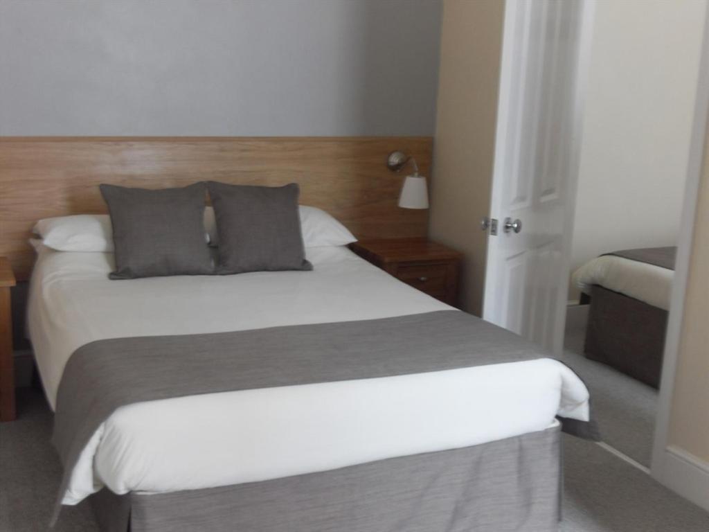 Powys Lodge Scarborough Bagian luar foto