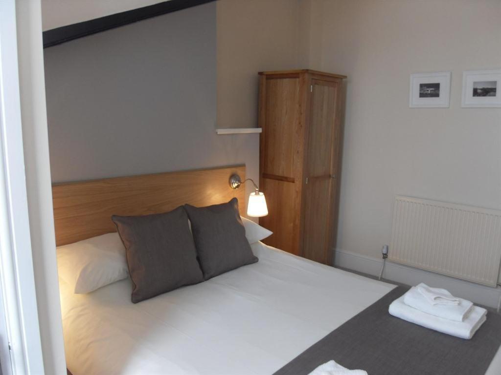 Powys Lodge Scarborough Bagian luar foto