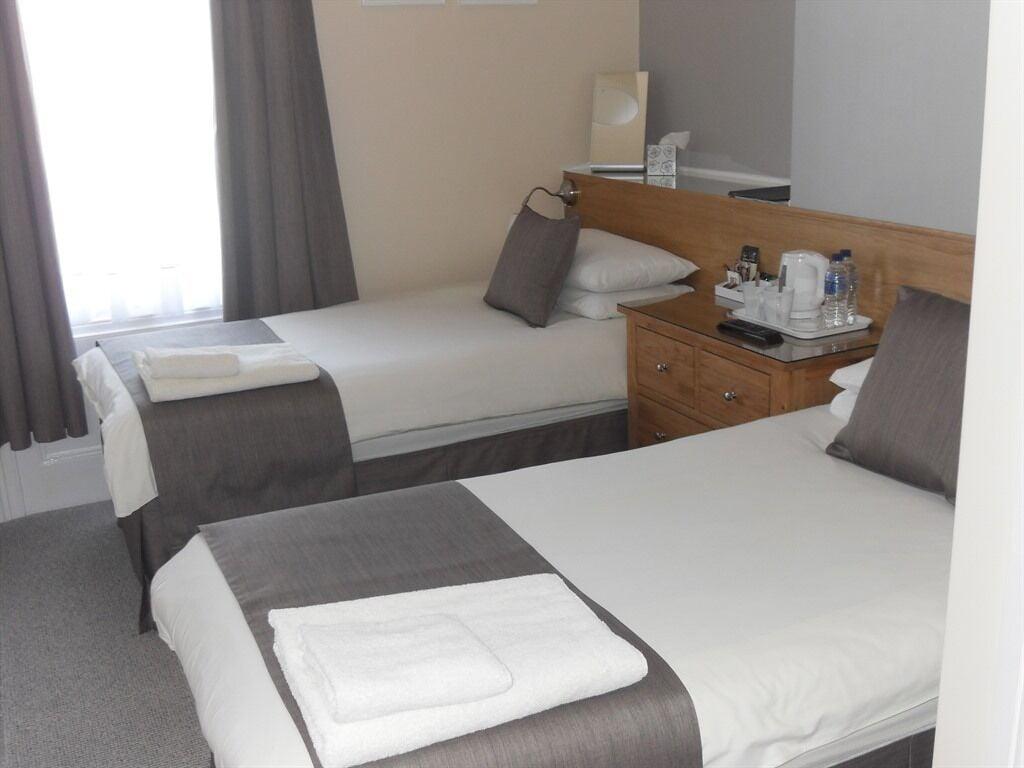 Powys Lodge Scarborough Bagian luar foto