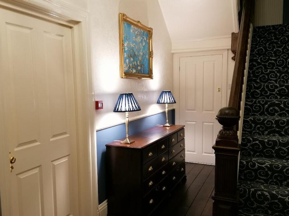 Powys Lodge Scarborough Bagian luar foto